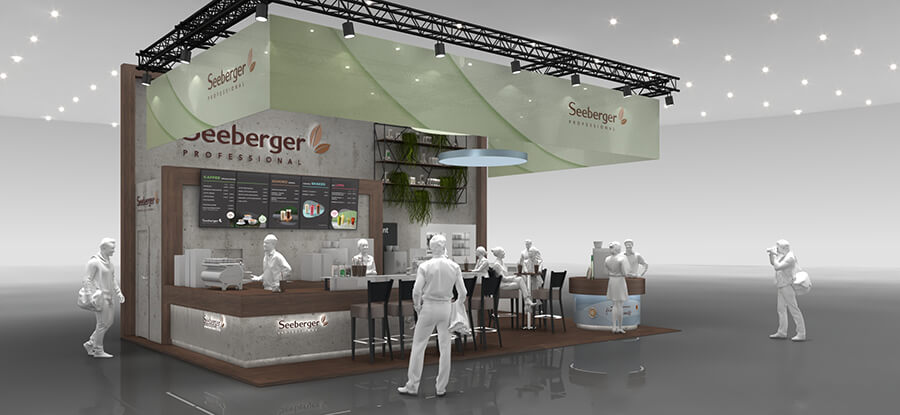 Mockup des Messestandes von Seeberger Professional. Darauf ist ein Deckenbanner zu sehen, eine Kaffeetheke mit verschiedenen Kaffeemaschinen sowie Tische und Stühle. Personen stehen auf und neben dem Messestand.